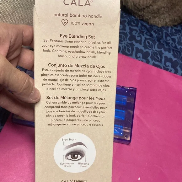 Revolution Eyeshadow Ultra Violet Reflective Palette - Picture 4 of 4